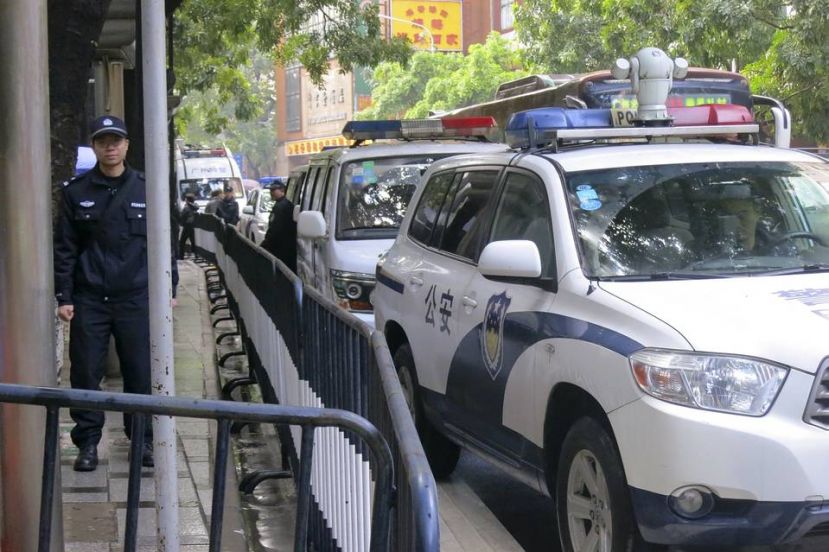 Китайские исследователи изобрели новую полицейскую машину, которая может сканировать лица преступников 